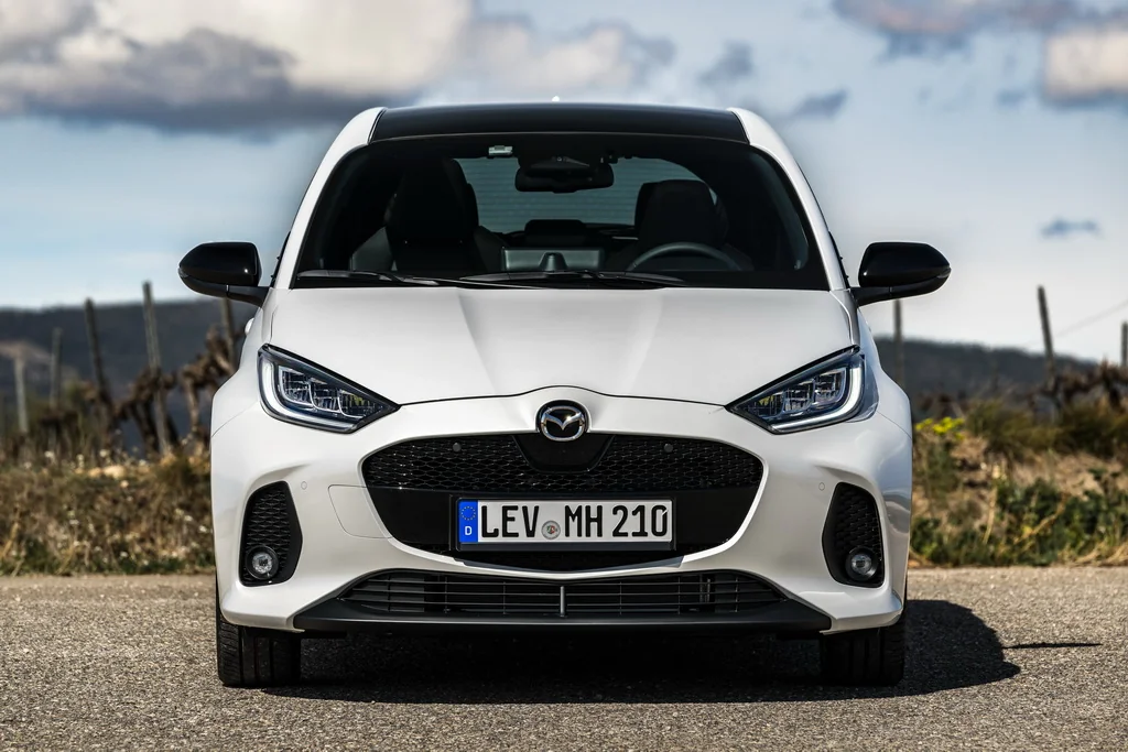Фото до матеріалу: Mazda2 Hybrid 2026: нове оснащення, кольори та преміальний інтер'єр для українського ринку