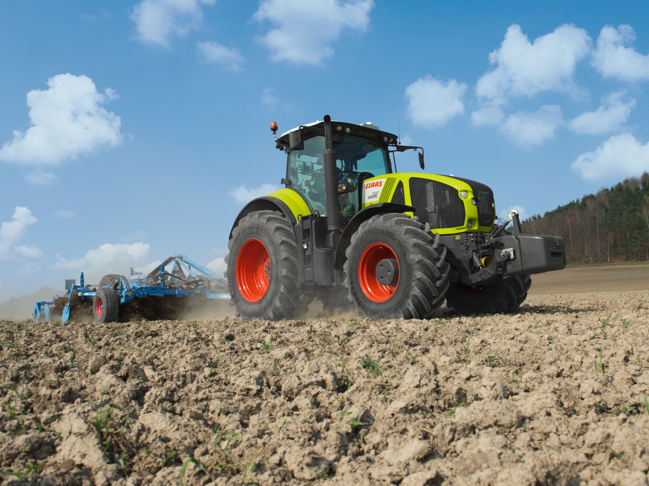 Фото до матеріалу: Нові трактори CLAAS AXION 900: потужність та комфорт для українських полів