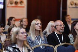 Фото до матеріалу: Понад 70% вчителів розчаровані низькою зарплатою, хоча більшість залишаються на посаді