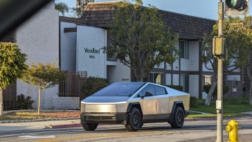 Фото до матеріалу: Tesla представила нові зарядні станції для бізнесу за 188 тисяч доларів