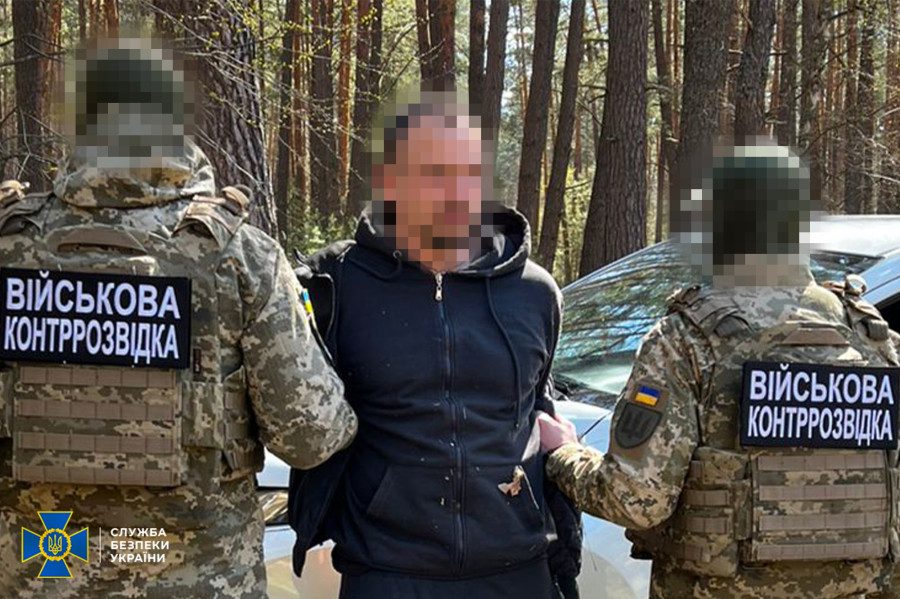 Фото до матеріалу: Завербованого прикордонника затримали: він прокладав маршрути для російських ракет