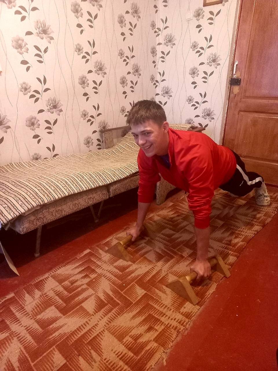 Фото до матеріалу: Сергій Полюх став переможцем змагань з відтискання в Старій Вижівці