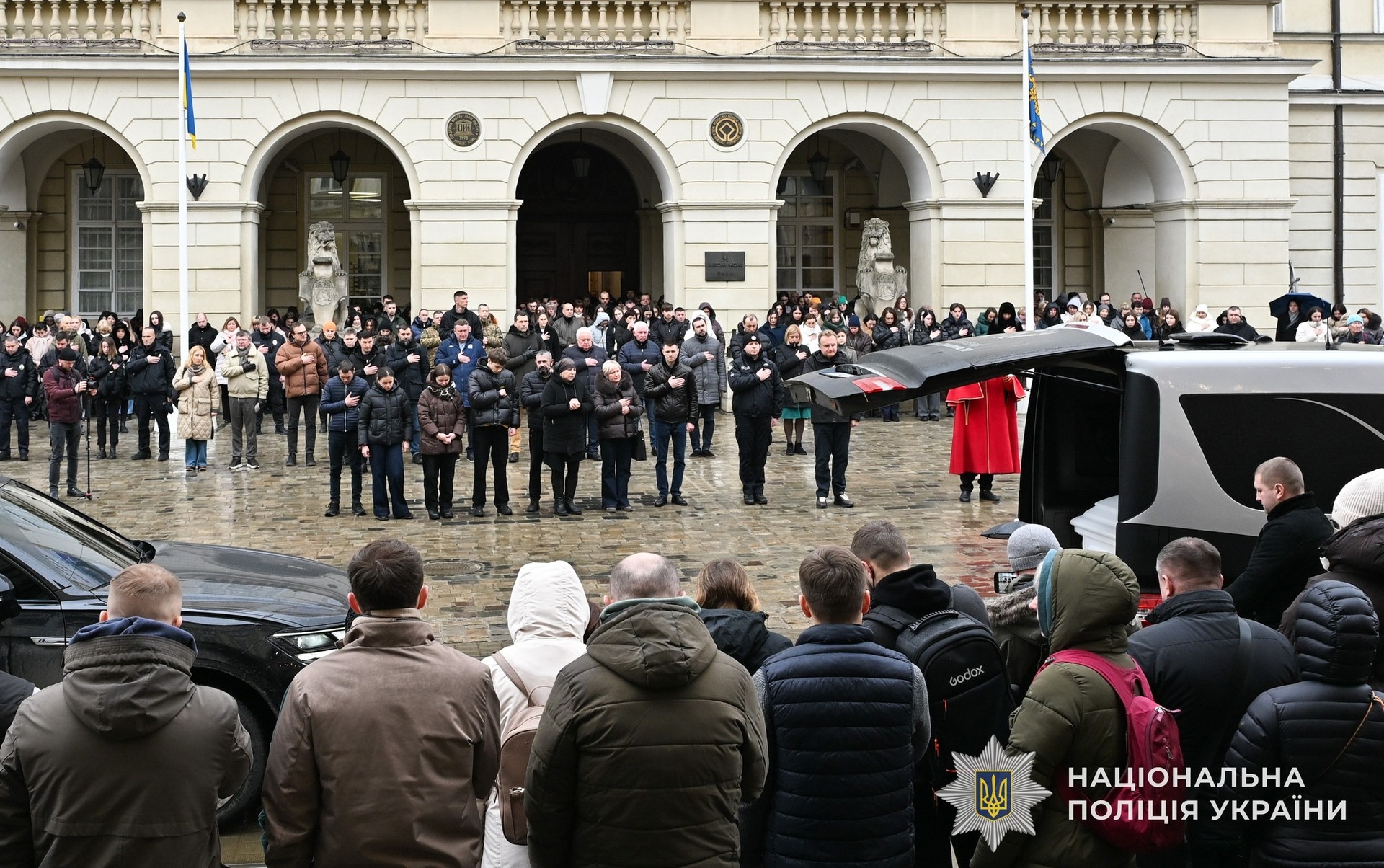 Фото до матеріалу: Як у Львові прощалися з поліцейською, яка загинула від вибуху у Львові: фоторепортаж