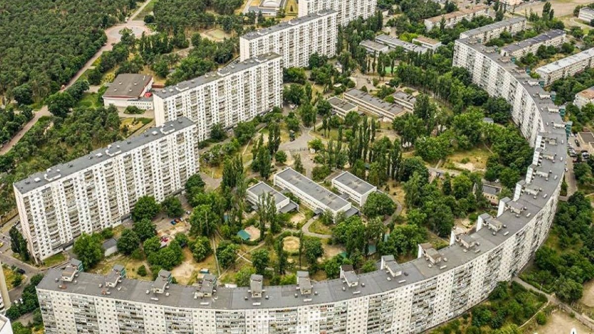Фото до матеріалу: Київський будинок-напівкружка: чому у нього дві адреси та як живуть 3000 мешканців
