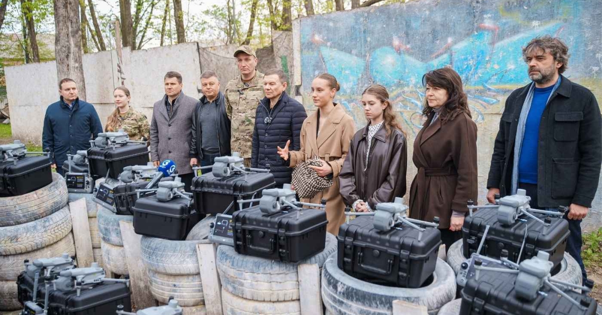 Фото до матеріалу: Вінниця відправляє нову партію дронів до Сходу: школярі зібрали кошти на FPV-бійці