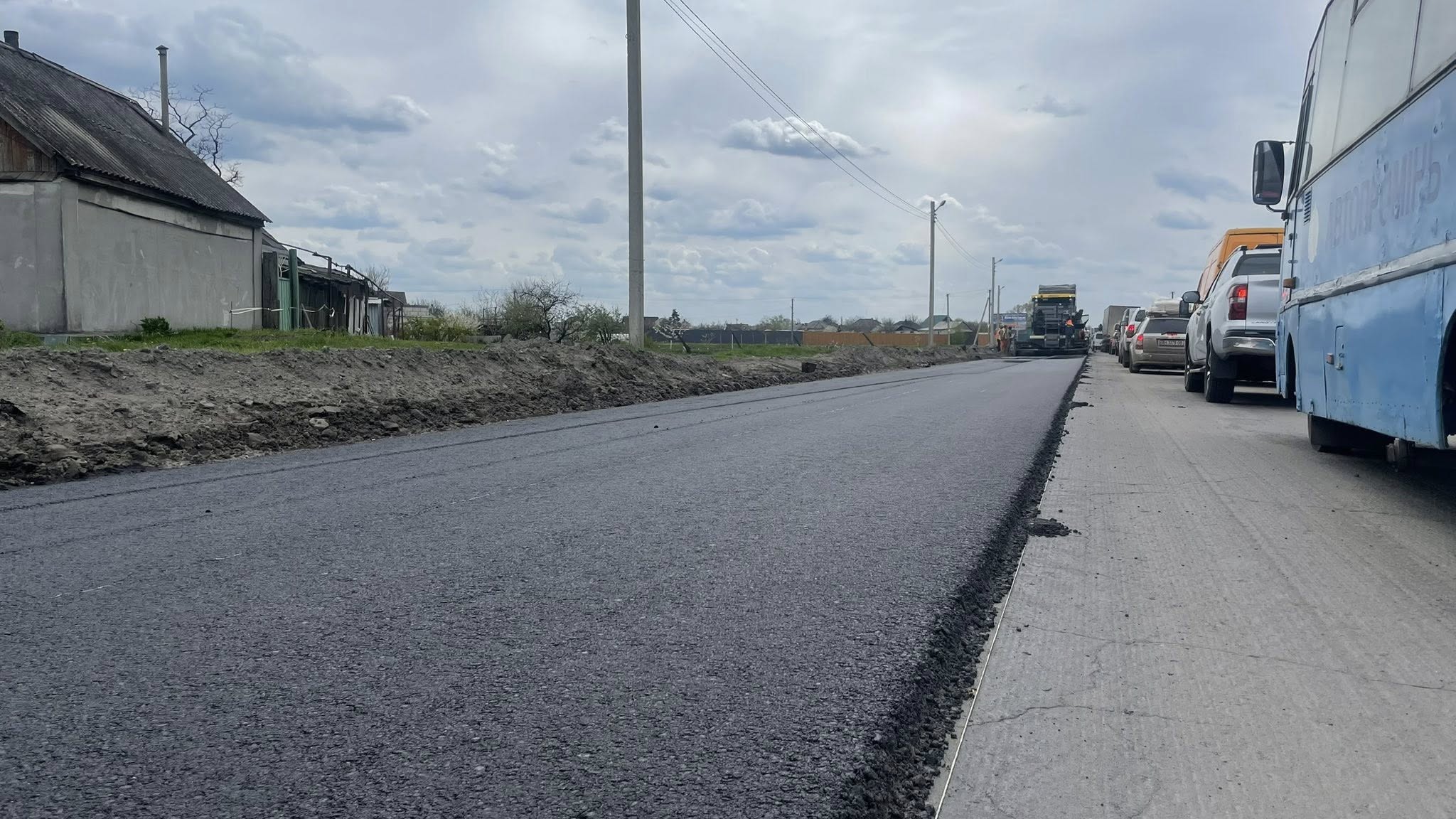 Фото до матеріалу: На Дніпропетровщині вже оновили 20 тисяч кв. м автошляхів